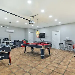 Luxurious With Heated Pool, Theatre, Gym ! Villa