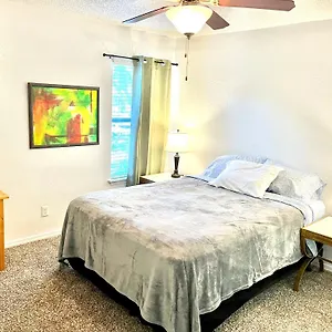 apt-daytona-beach-3-bed-apt-5-mins-to-beach.thedaytonabeachhotels.com/